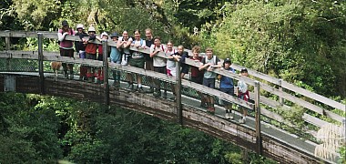 Ka kati te whare karapu.
The clubrooms will be closed.

-Heritage Bridge
2006-04-16&nbsp;
Original size:&nbsp;1,536 x 728; 194 kB
Filename:&nbsp;'2006-04-16-heritage bridge'