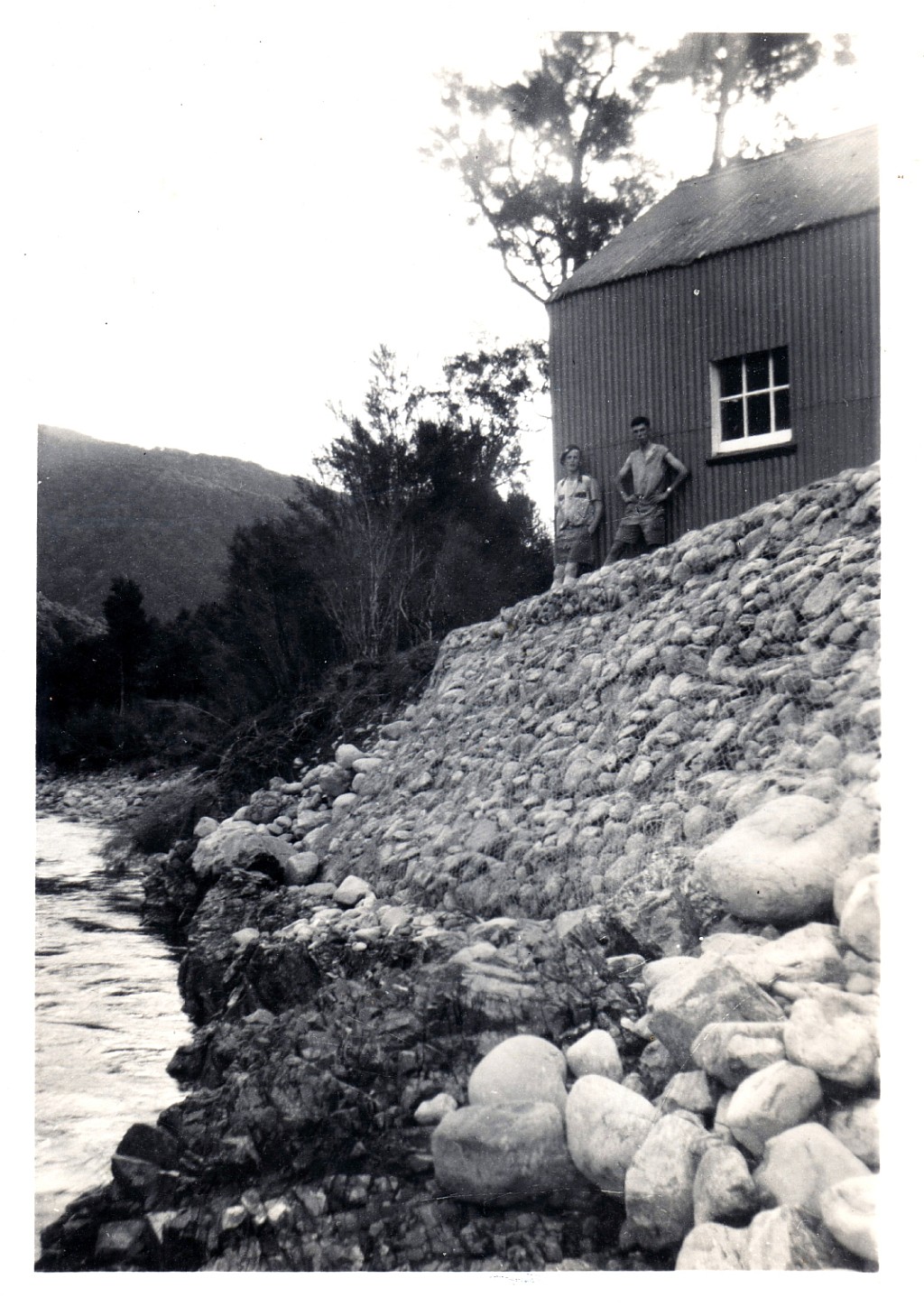 click on the photo to download the original image

HIS-TTC-Ogilvie-Tauwharenīkau Hut 1956