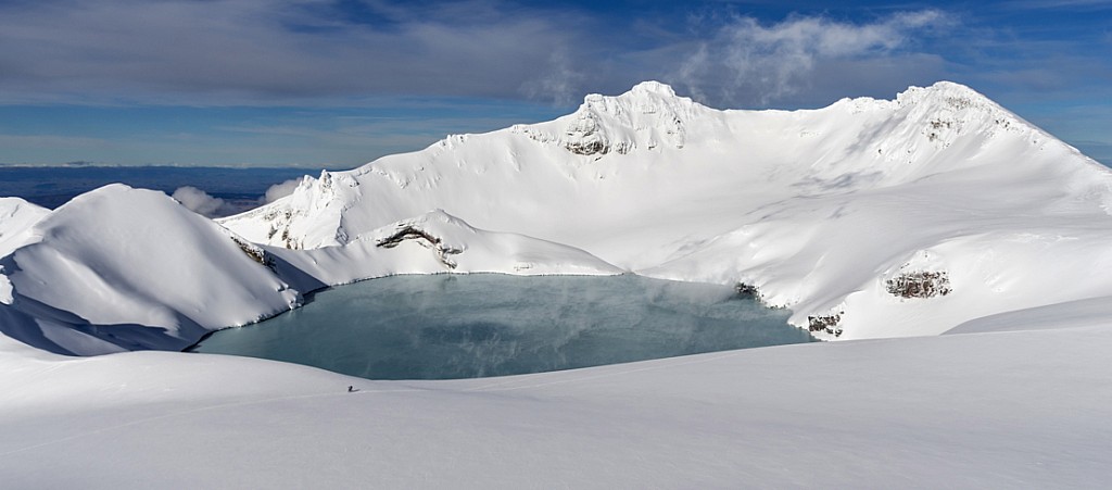 click on the photo to download the original image

ABL-TTC-Andre Lazelle-Ruapehus crater lake smoking away