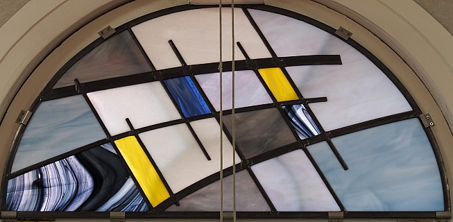 Stained glass P 8070402
Photo:&nbsp;Alan
Original size:&nbsp;2,362 x 1,158; 850 kB
Filename:&nbsp;'Alan stained glass P8070402'