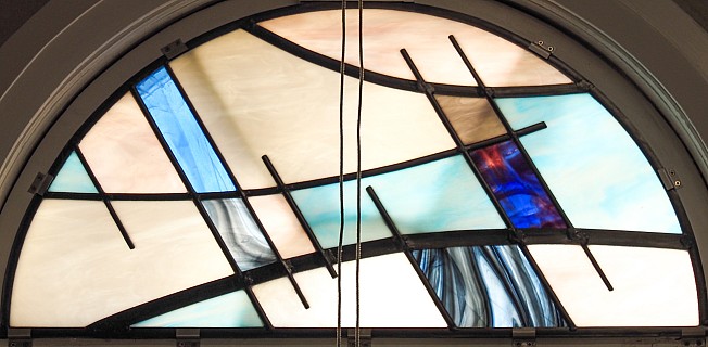 Stained glass P 8070407
Photo:&nbsp;Alan
Original size:&nbsp;2,362 x 1,159; 892 kB
Filename:&nbsp;'Alan stained glass P8070407'