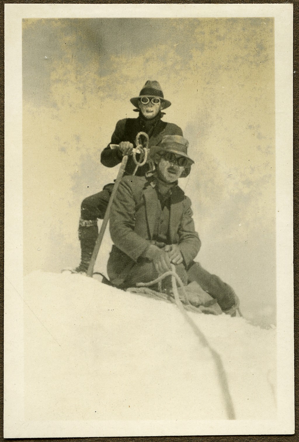 click on the photo to download the original image

19qq ttc568 Climbers