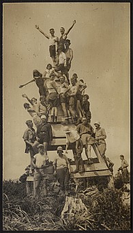 click on the photo and click again on the photo to download the original image

19qq ttc291