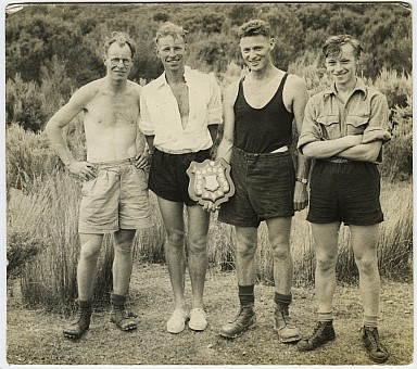 click on the photo and click again on the photo to download the original image

19qq ttc425