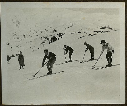 click on the photo and click again on the photo to download the original image

19qq ttc566