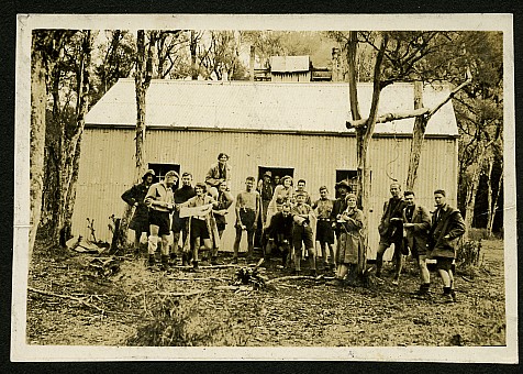 click on the photo and click again on the photo to download the original image

19qq ttc596