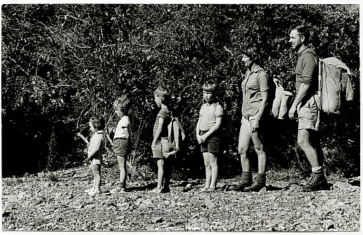 click on the photo and click again on the photo to download the original image

19qq ttc668 Family size