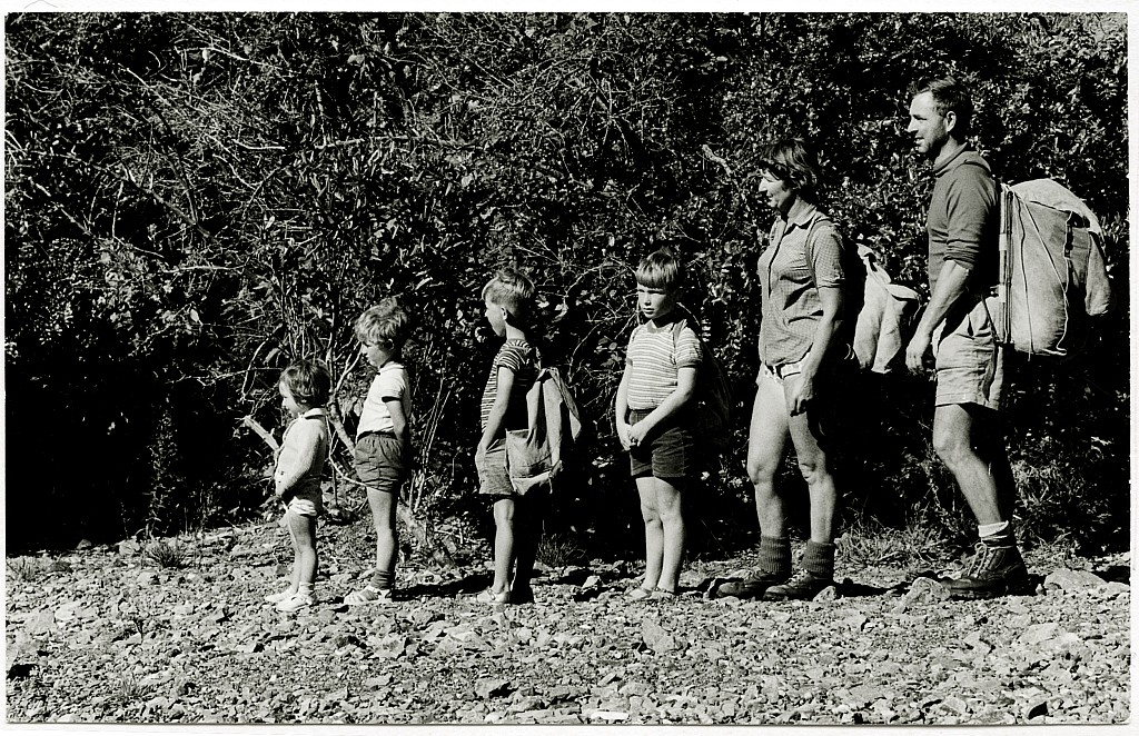 click on the photo to download the original image

19qq ttc668 Family size