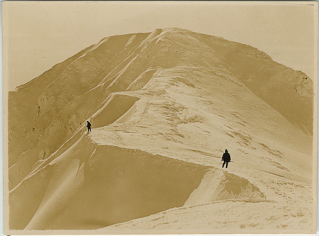 click on the photo to download the original image

19qq ttc065 On the edge