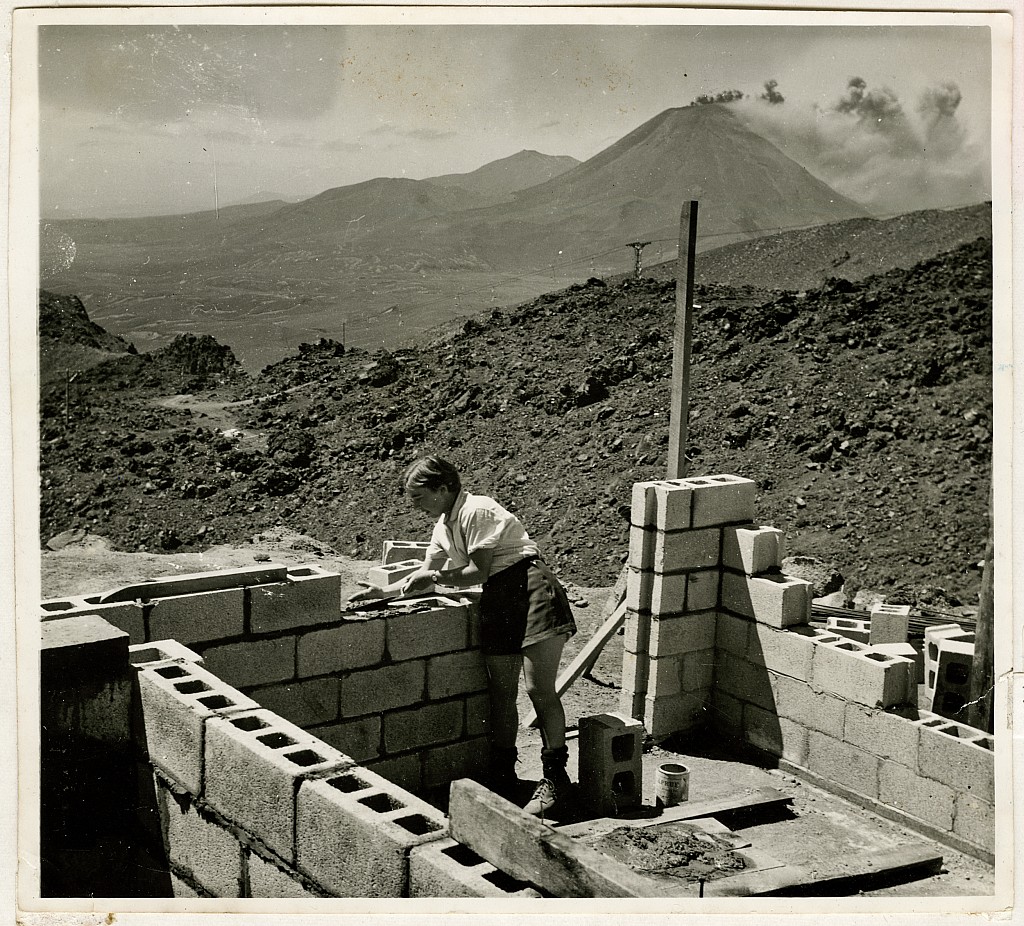 click on the photo to download the original image

195q ttc657 Building block work at Tararua Lodge