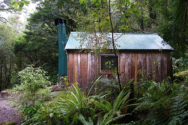 2009-08-01 12.27.49 Historic Cone Hut - Peter Penhall.jpeg: 1024x683, 1048k (2022 May 04 10:26)