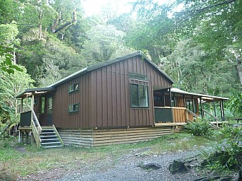 Atiwhakatu Hut  