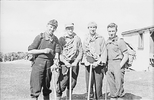 Alex Marks 2
Original size:&nbsp;4,096 x 2,648; 3,225 kB
Filename:&nbsp;'AlexMarks2'