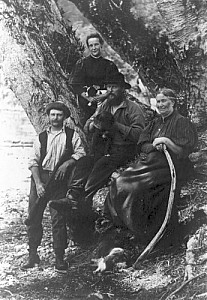 Donald and Elizabeth Sutherland with their maid and a guide (~1900)