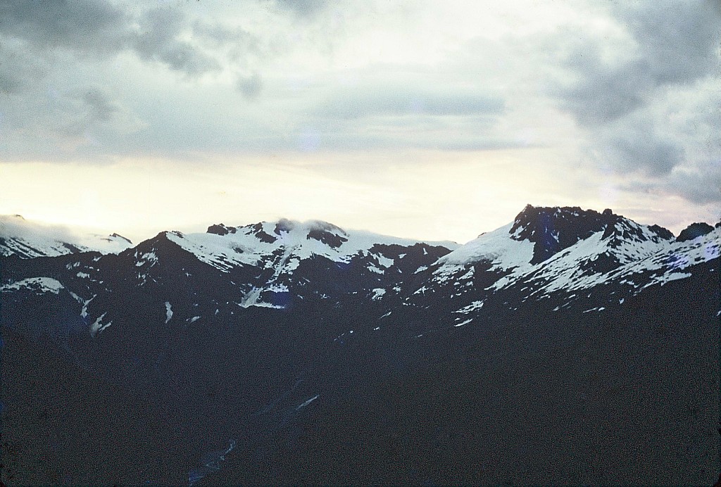 click on the photo to download the original image

000040