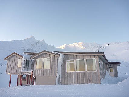 2011-07-18 07.41.45 P1020696 Simon Tararua Lodge.jpeg: 4000x3000, 4577k (2014 Jul 21 07:30)