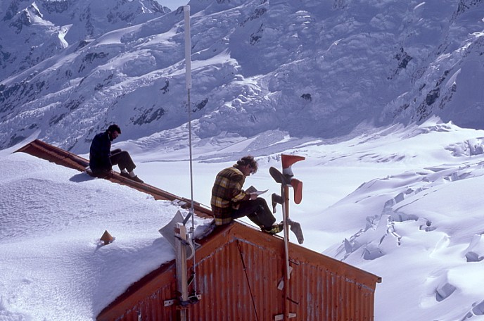 Sunbathingat Tasman Saddle
Photo: Jenny Mason

Original size: 800 x 530; 397 kB
Filename: 