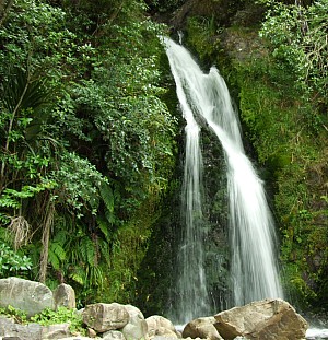 Otaki Forks - Waterfall DSCF3260x2.jpg: 1831x1896, 856k (2014 Jul 21 07:43)
